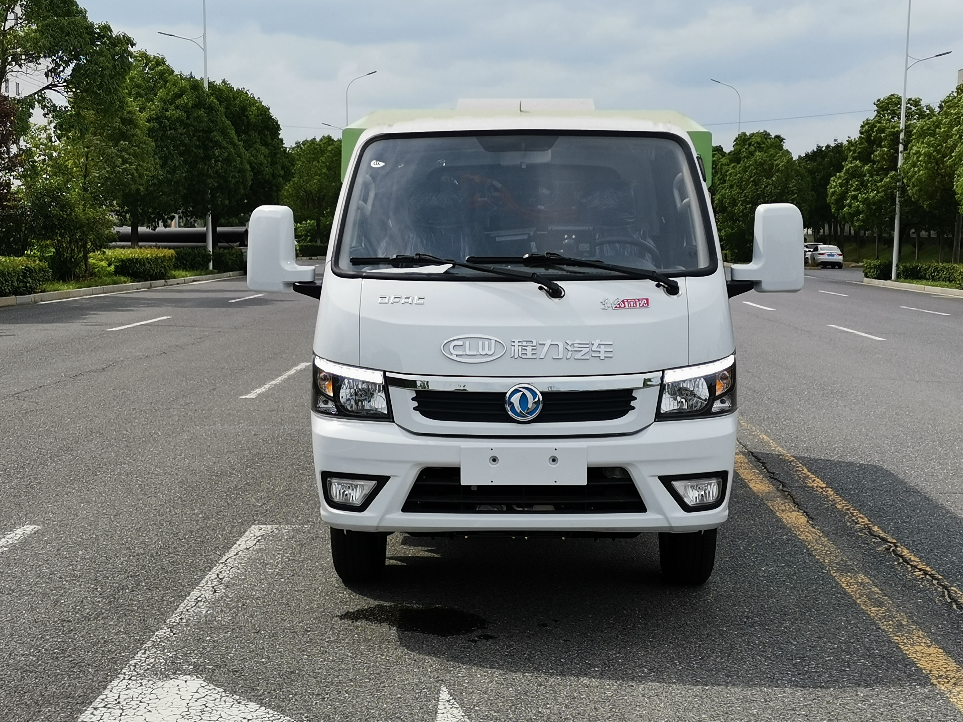 東風(fēng)途逸純電動(dòng)3.8方多功能洗掃車圖片2