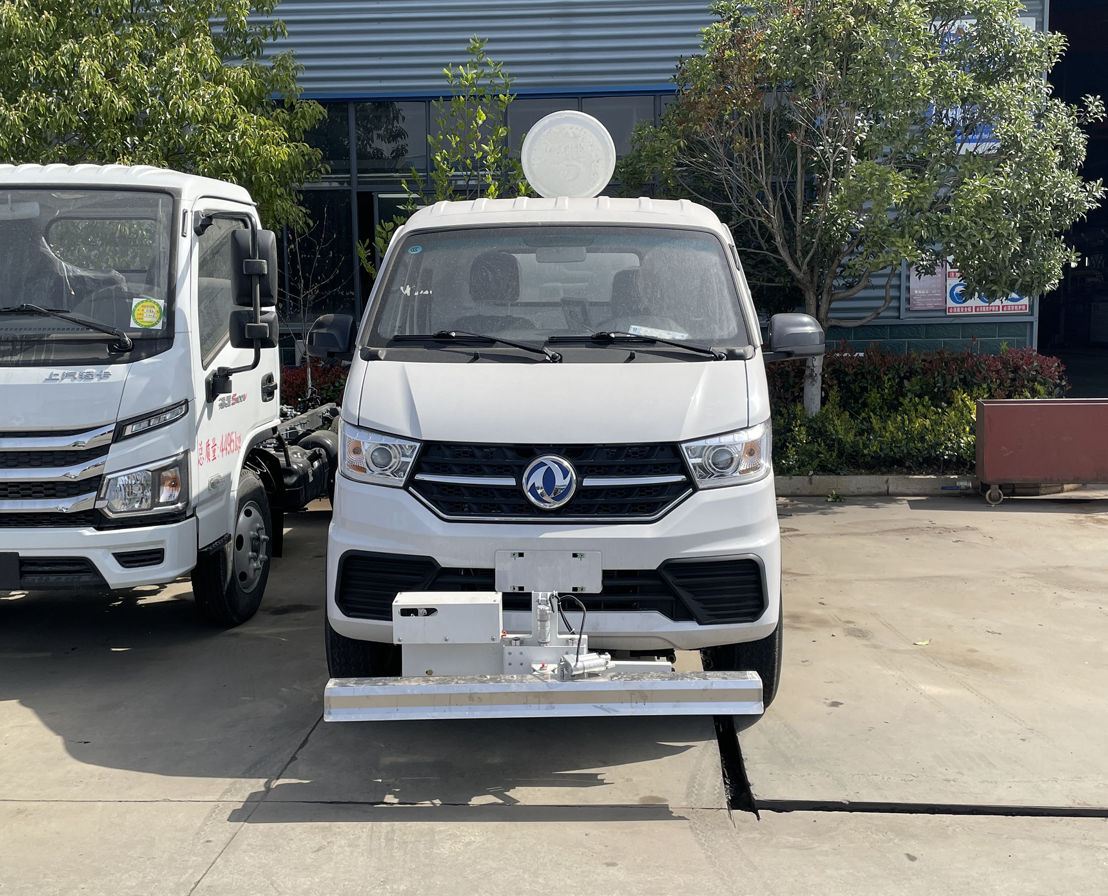 東風途逸純電動多功能路面養(yǎng)護車圖片2