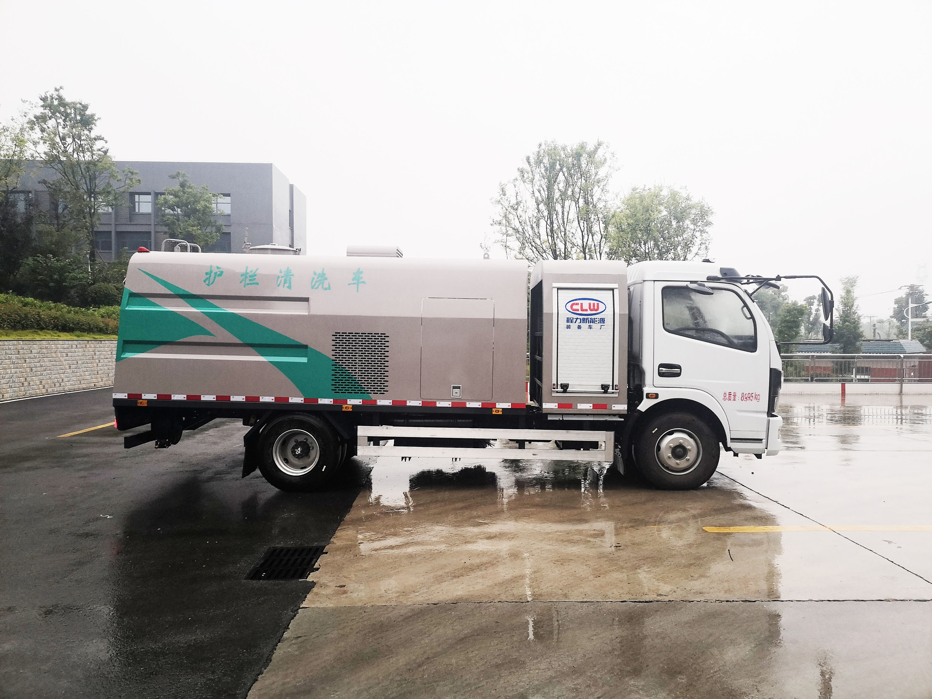 東風(fēng)凱普特純電動(dòng)4方護(hù)欄清洗車圖片3