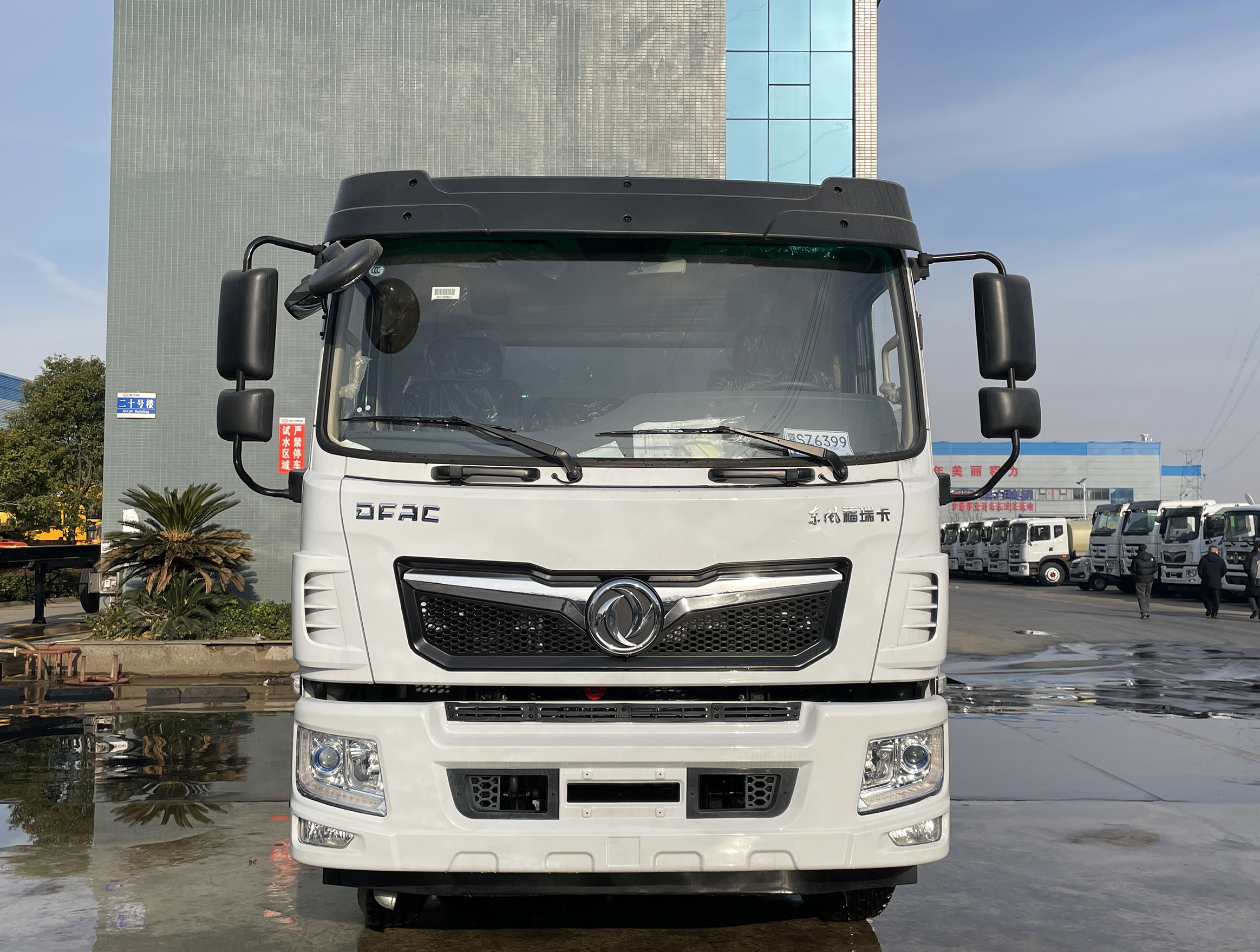 新款東風(fēng)福瑞卡10-11方綠化噴灑灑水車(chē)圖片2